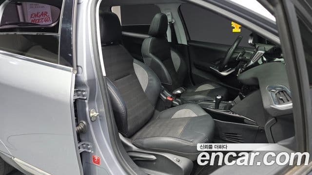 Peugeot 2008 1.6 e-HDi Felline L, 2015 10