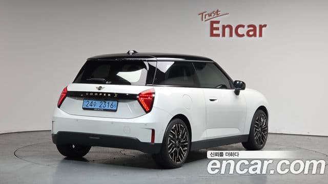 Mini Cooper Электрический (Electric) 4세대 SE favored, 2024 2