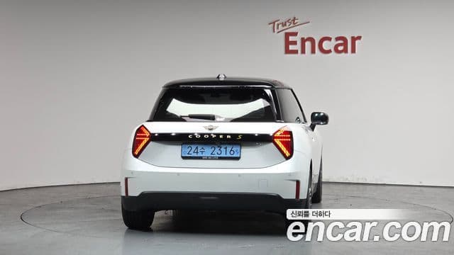 Mini Cooper Электрический (Electric) 4세대 SE favored, 2024 4