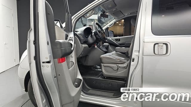 Hyundai Grand Starex CVX Deluxe, 2016 10
