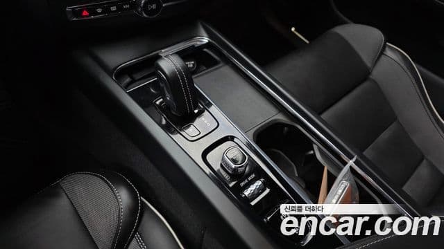 Volvo XC60 2세대 T8 R-Design, 2021 9