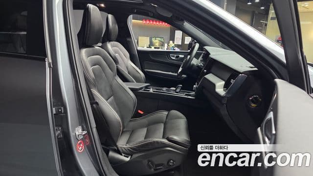 Volvo XC60 2세대 T8 R-Design, 2021 11
