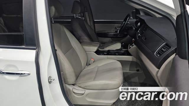 Kia All New Carnival Prestige, 2015 10