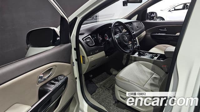 Kia All New Carnival Prestige, 2015 11