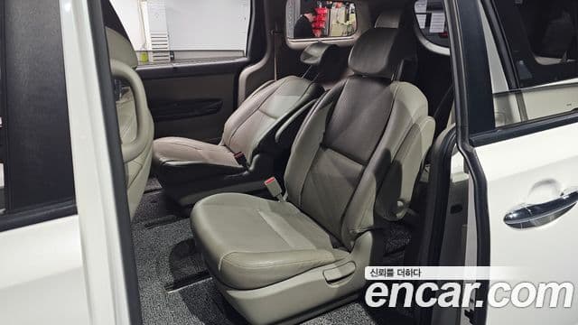 Kia All New Carnival Prestige, 2015 12
