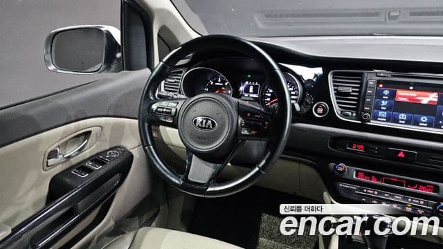 Kia All New Carnival Prestige, 2015 13