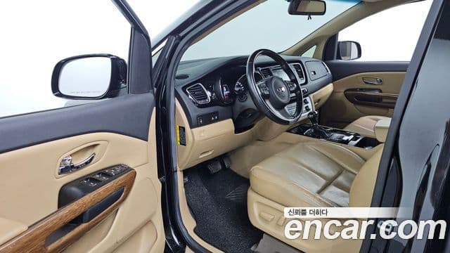 Kia All New Carnival VIP, 2016 10
