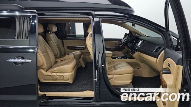 Kia All New Carnival VIP, 2016 11