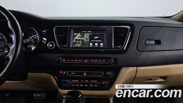 Kia All New Carnival VIP, 2016 14