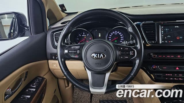 Kia All New Carnival Noblesse, 2016 13
