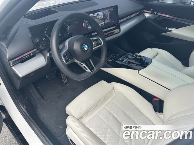 BMW 5시리즈 (G60) 520i M Sport, 2025 все фото
