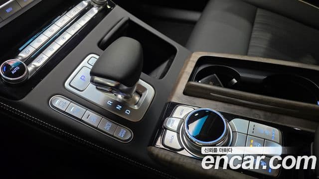 Genesis G90 Premium Luxury, 2020 9