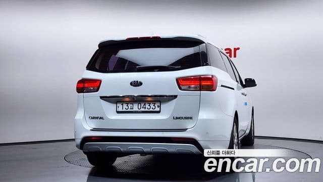 Kia All New Carnival VIP, 2016 4