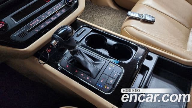 Kia All New Carnival VIP, 2016 9