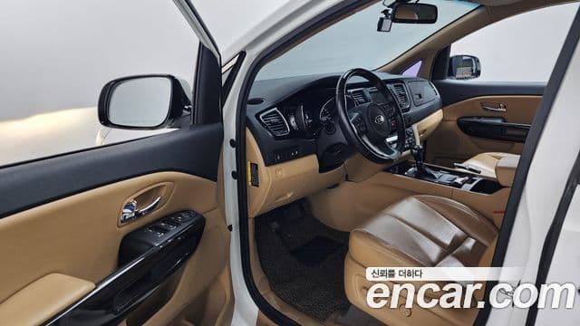 Kia All New Carnival VIP, 2016 10