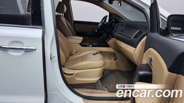 Kia All New Carnival VIP, 2016 11