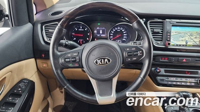 Kia All New Carnival VIP, 2016 13
