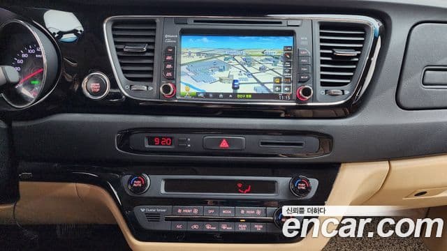 Kia All New Carnival VIP, 2016 15