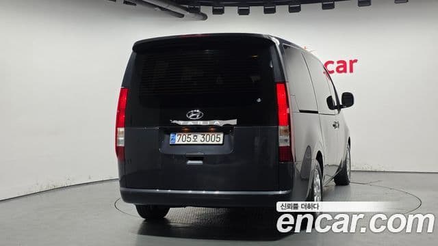 Hyundai Staria Modern, 2023 4