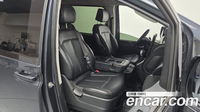 Hyundai Staria Modern, 2023 10