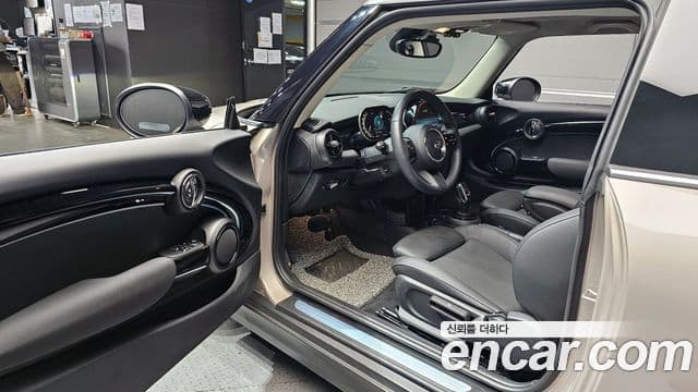 Mini Cooper 3세대, 2024 11