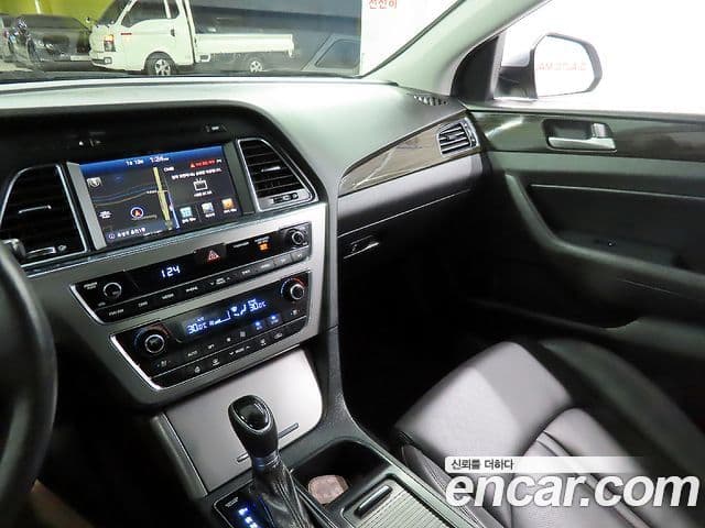 Hyundai LF Sonata Special, 2017 17