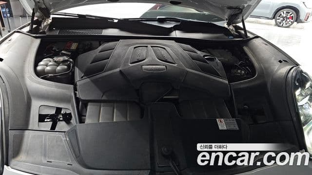 Porsche Cayenne (PO536), 2020 6