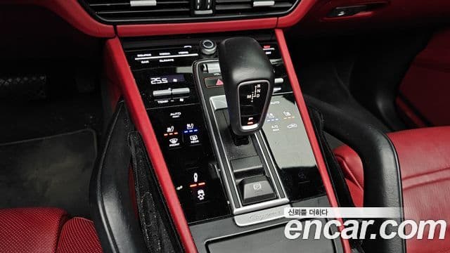 Porsche Cayenne (PO536), 2020 9