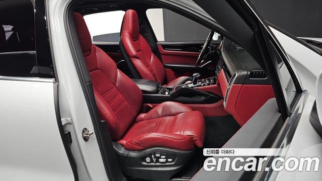 Porsche Cayenne (PO536), 2020 10