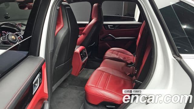 Porsche Cayenne (PO536), 2020 12