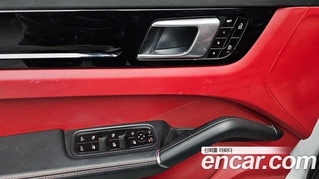 Porsche Cayenne (PO536), 2020 18