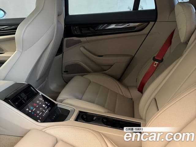 Porsche Panamera (976), 2025 11