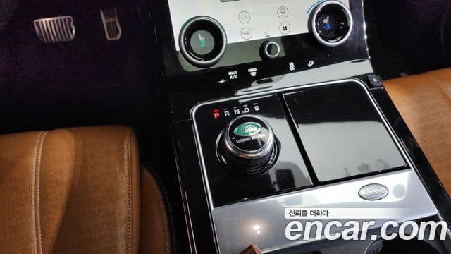 Land Rover Range Rover Velar 3.0 D300 R-Dynamic HSE, 2018 9