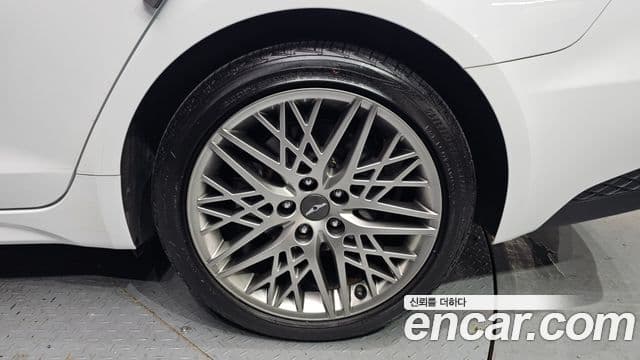 Genesis The / новый New G70, 2023 все фото