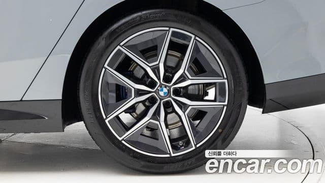 BMW 5시리즈 (G60) 523d M Sport, 2025 все фото