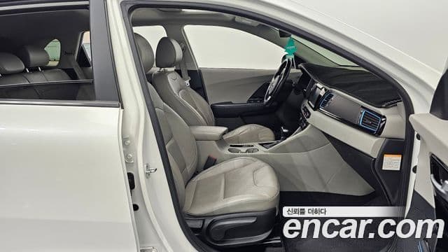 Kia Niro Noblesse, 2017 10