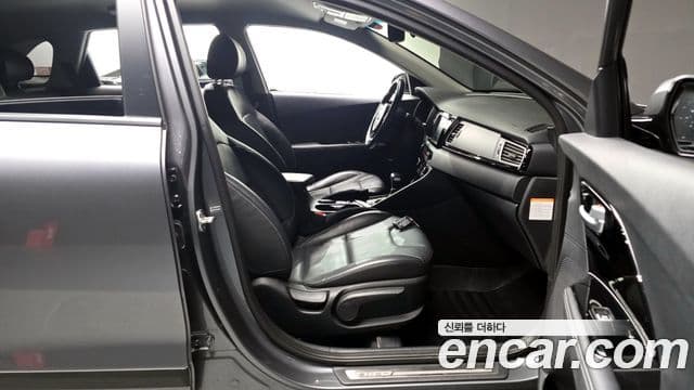 Kia Niro Noblesse, 2018 11