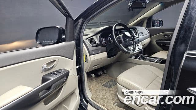 Kia All New Carnival Luxury, 2016 11