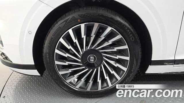 Hyundai Grandeur гибрид (GN7) Calligraphy, 2026 все фото