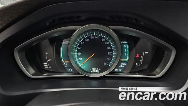 Volvo V40 2세대, 2015 8