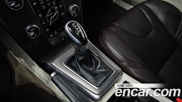 Volvo V40 2세대, 2015 9