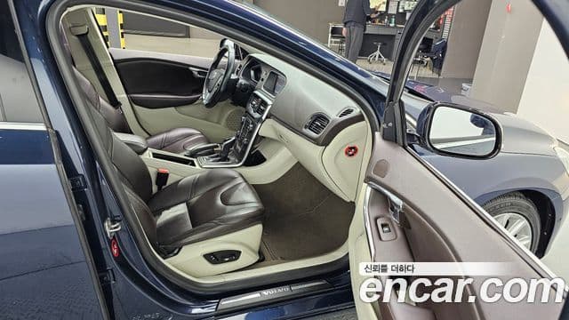 Volvo V40 2세대, 2015 10