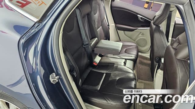 Volvo V40 2세대, 2015 12