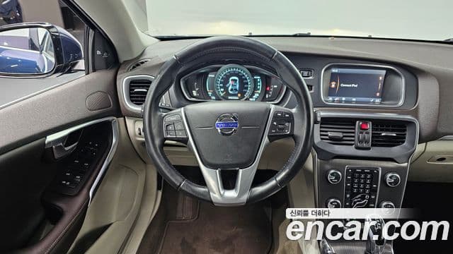 Volvo V40 2세대, 2015 13
