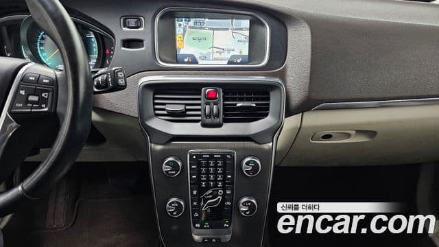 Volvo V40 2세대, 2015 14