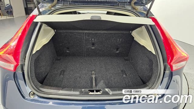 Volvo V40 2세대, 2015 20