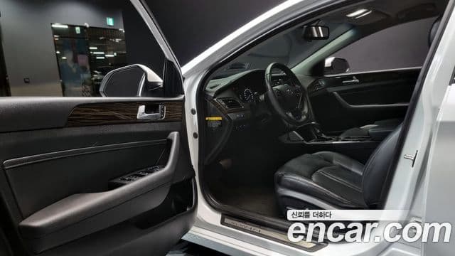 Hyundai LF Sonata Special, 2016 11