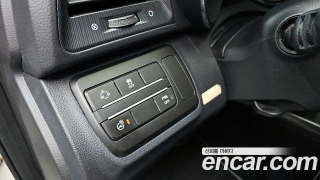 KG모빌리티(SsangYong) Tivoli дизель LX 2WD, 2017 18