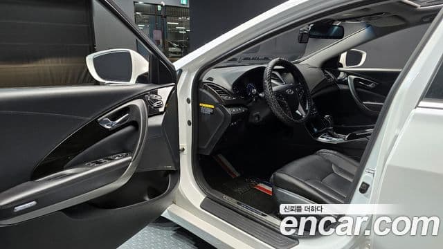 Hyundai Grandeur HG Premium, 2015 11