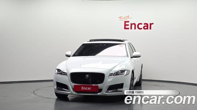 Jaguar XF (X260) 30d Portfolio, 2017 3